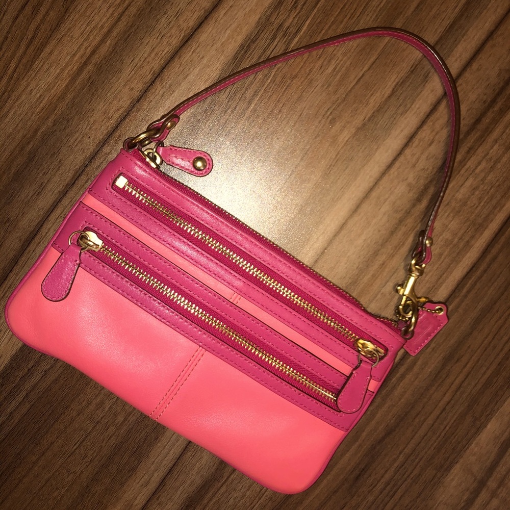 🎁SOLD🎁 Coach Small Bag Wristlet - Picture 3 of 6